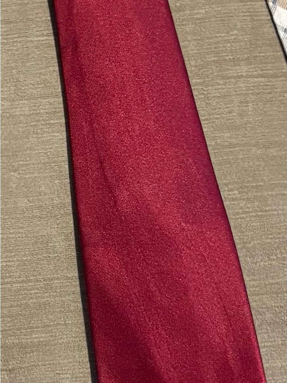 Men's Solid Burgundy Tie - Classic Formal Accessory